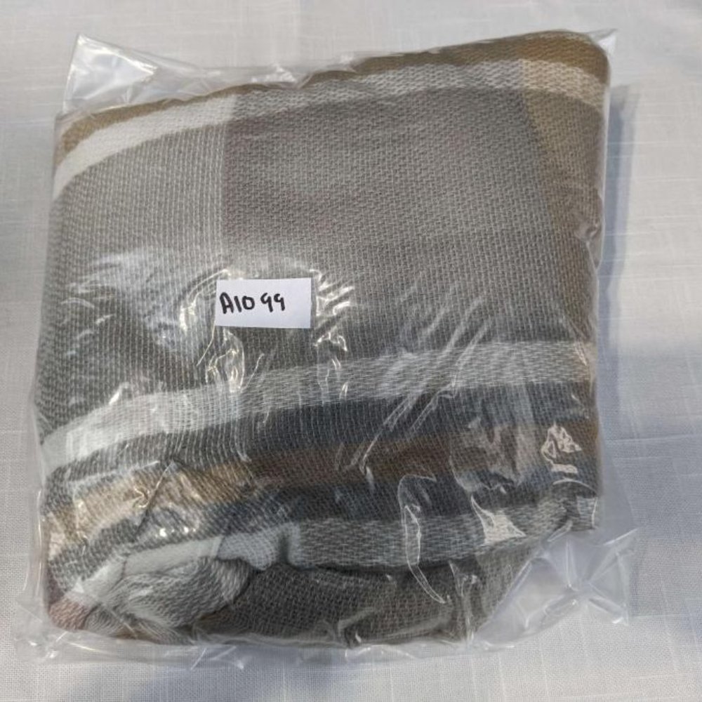 Accessory st New York Woman's Shaw/Poncho Size = One Size - Picture 4 of 4